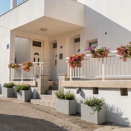 Apartments Galeb Blace Buitenkant foto