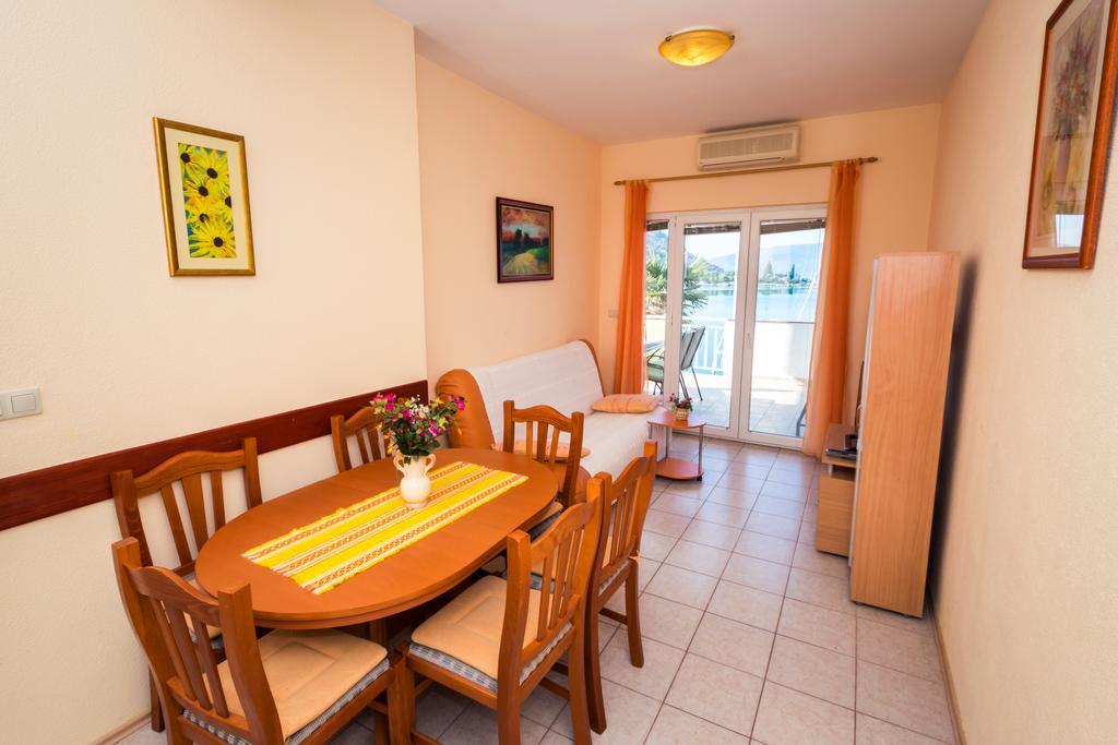 Apartments Galeb Blace Buitenkant foto