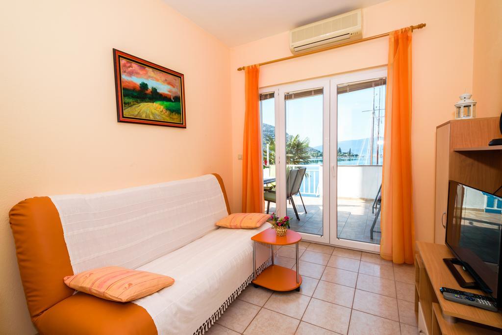 Apartments Galeb Blace Buitenkant foto