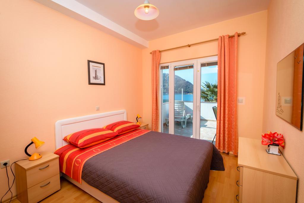 Apartments Galeb Blace Buitenkant foto