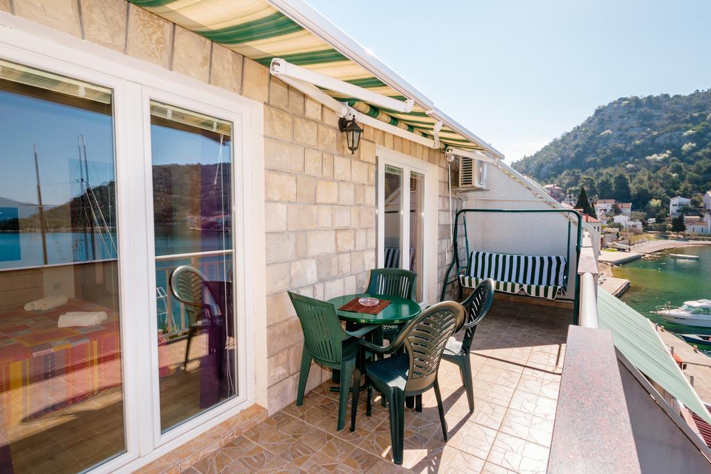 Apartments Galeb Blace Buitenkant foto