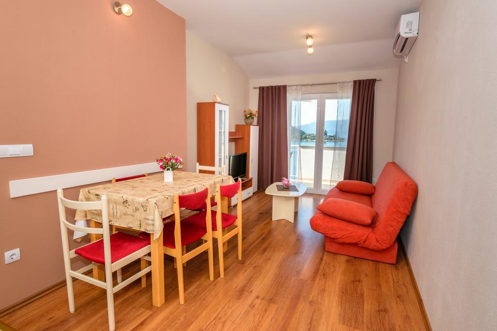 Apartments Galeb Blace Buitenkant foto