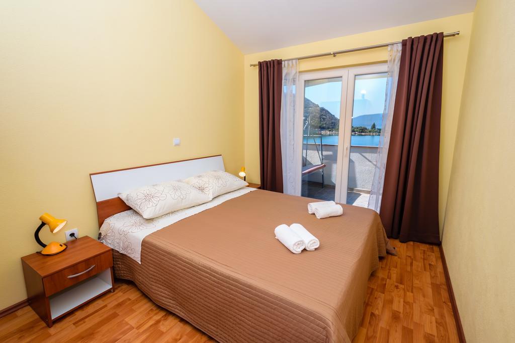Apartments Galeb Blace Buitenkant foto