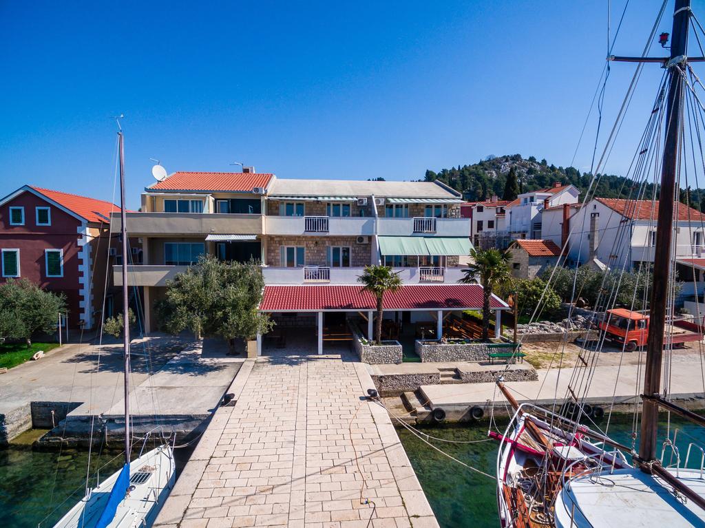 Apartments Galeb Blace Buitenkant foto