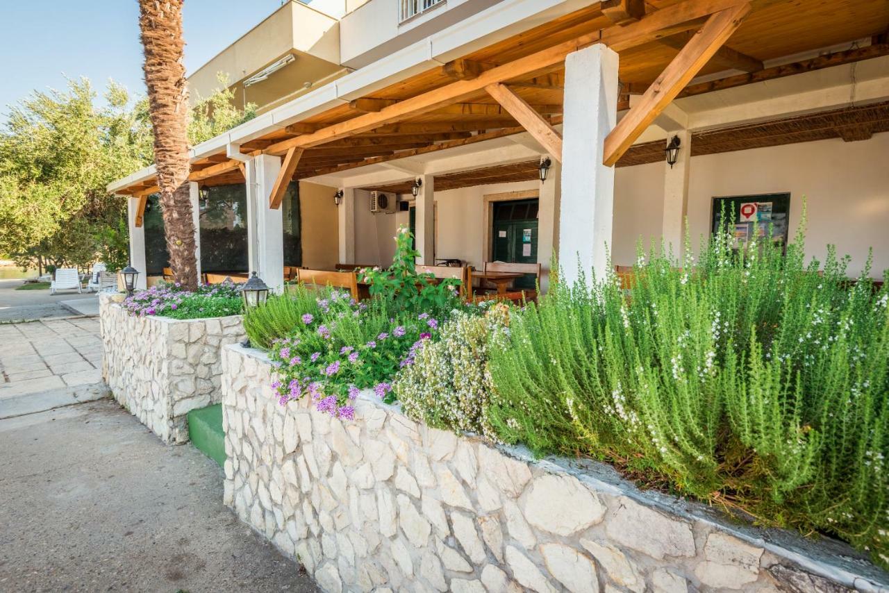 Apartments Galeb Blace Buitenkant foto